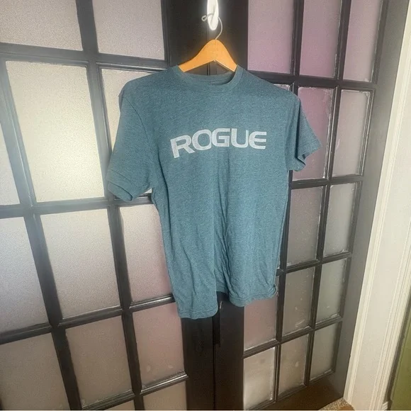 Rogue Fitness Graphic T-Shirt w/ American Flag Sleeve | Unisex - Picture 1 of 8